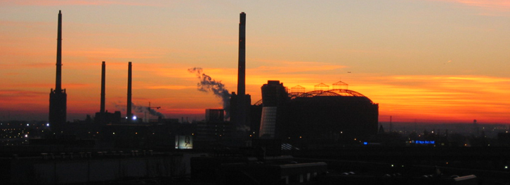 Gasometer bei Sonnenaufgang